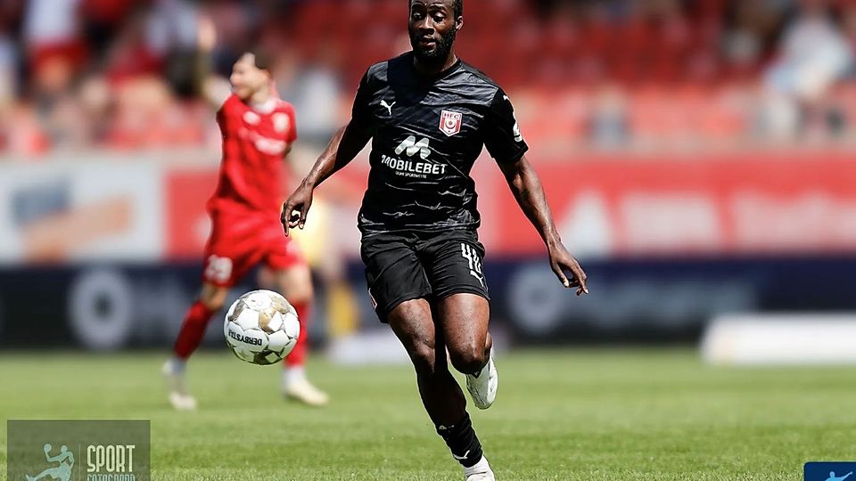Berko im Trikot vom Halleschen FC