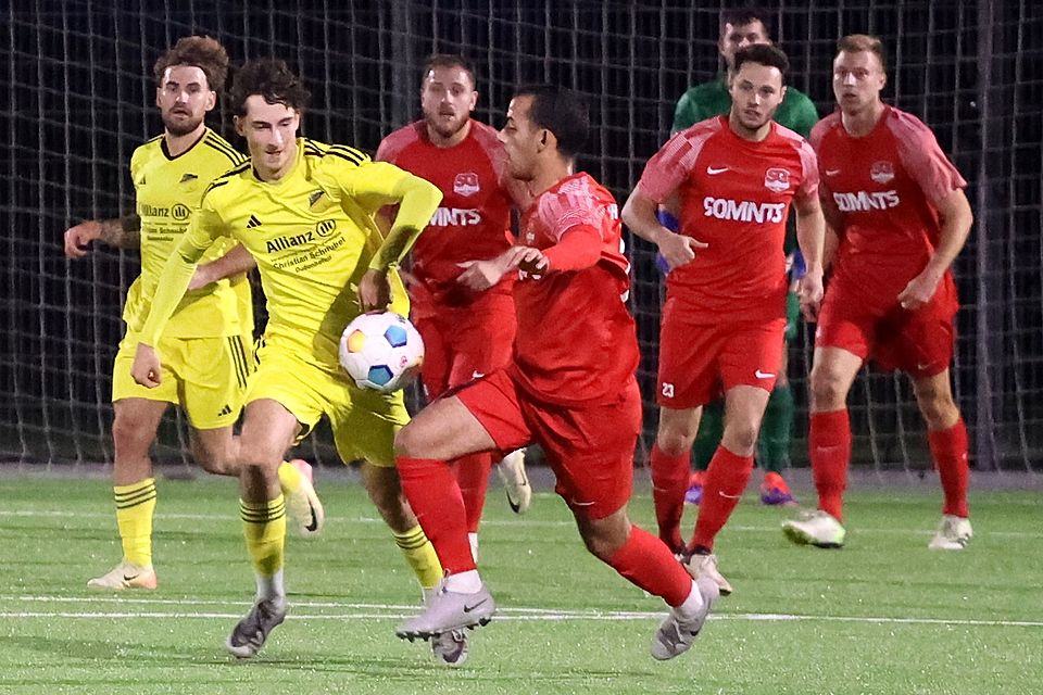 Mostafa El-Haiwan schnappt sich wieder einmal den Ball und schaltet in den Vorwärtsgang.
