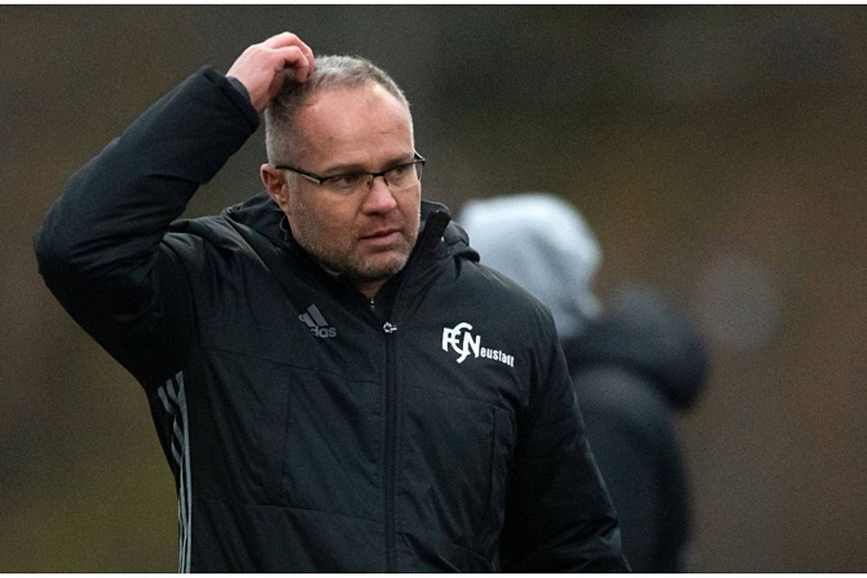 Skeptisch: Zeljko Cosic glaubt nicht, dass die Saison noch zu retten ist.   | Foto: Wolfgang Scheu