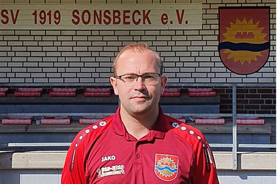 Trainer des SV Sonsbeck III: Oliver Kraft. 