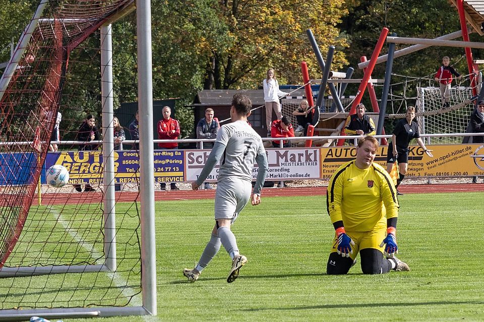 Bitterer Moment für Zorneding und Keeper Michael Pohn war das frühe Eigentor.