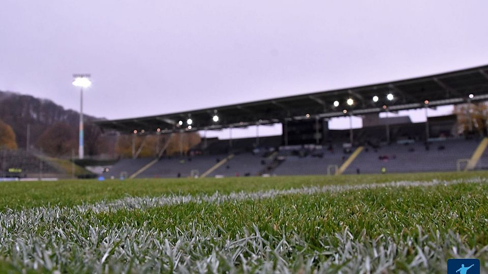 Im Wuppertaler Stadion am Zoo wurde ein neuer Rasen verlegt.
