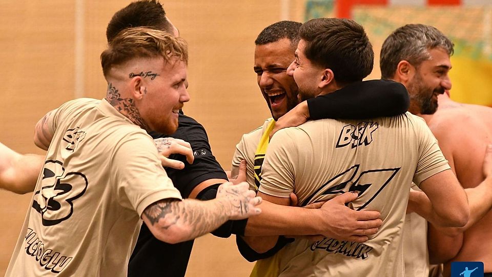 Die Kicker des BSK Olympia Neugablonz sind als amtierender schwäbischer Meister zwar schon für die Endrunde gesetzt, trotzdem gehen sie bei der Allgäuer Futsalmeisterschaft in Mauerstetten an den Start.