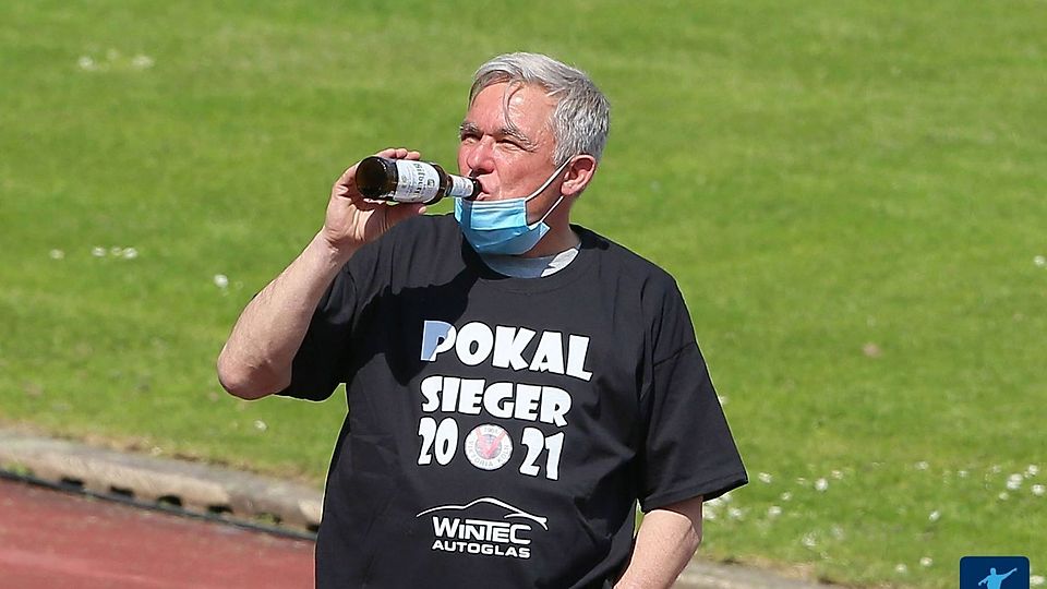 Olaf Janßen hat mit Viktoria Köln den Titel verteidigt und ist auch 2022 Mittelrheinpokal-Sieger.