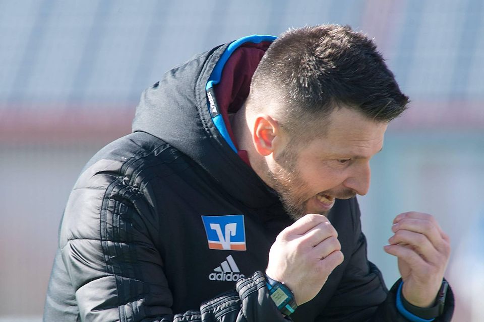 Noch keinen einzigen Sieg hat in dieser Saison der FC Ismaning eingefahren - Trainer Mijo Stijepic hofft in Garching auf den ersten Dreier.