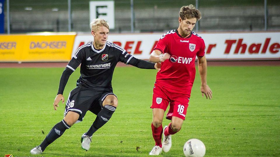 Torge Bremer (in schwarz) bleibt Halberstadt in der Rückserie erhalten   F: Grote