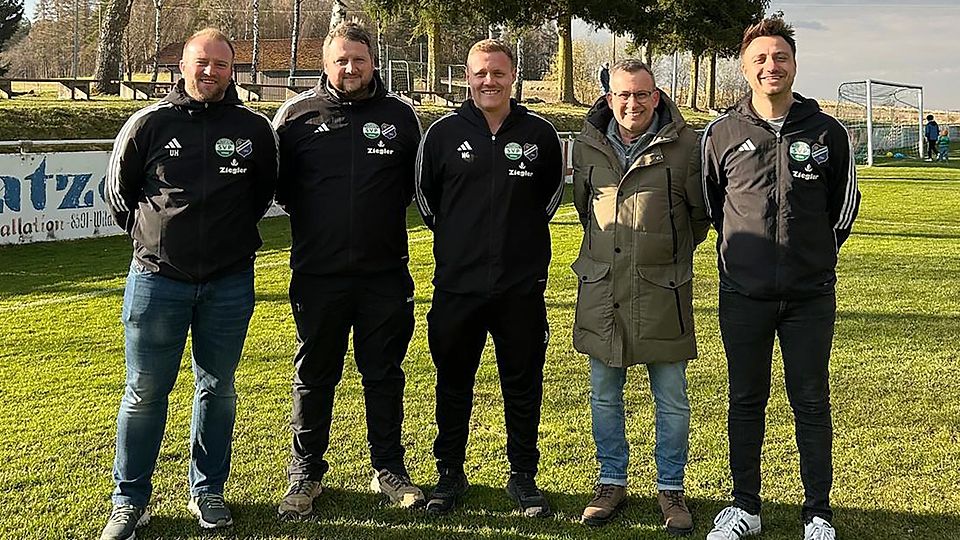 Geben auch nächste Saison die Kommandos bei der SG Plößberg/Schönkirch: ebastian Schell (Zweiter von links) und Nicolas Gleißner (Mitte).