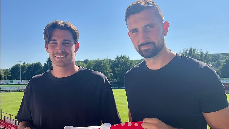 Marco Rienhardt (links) wird vom sportlichen Leiter des BSC, Walter Adam, vorgestellt. 