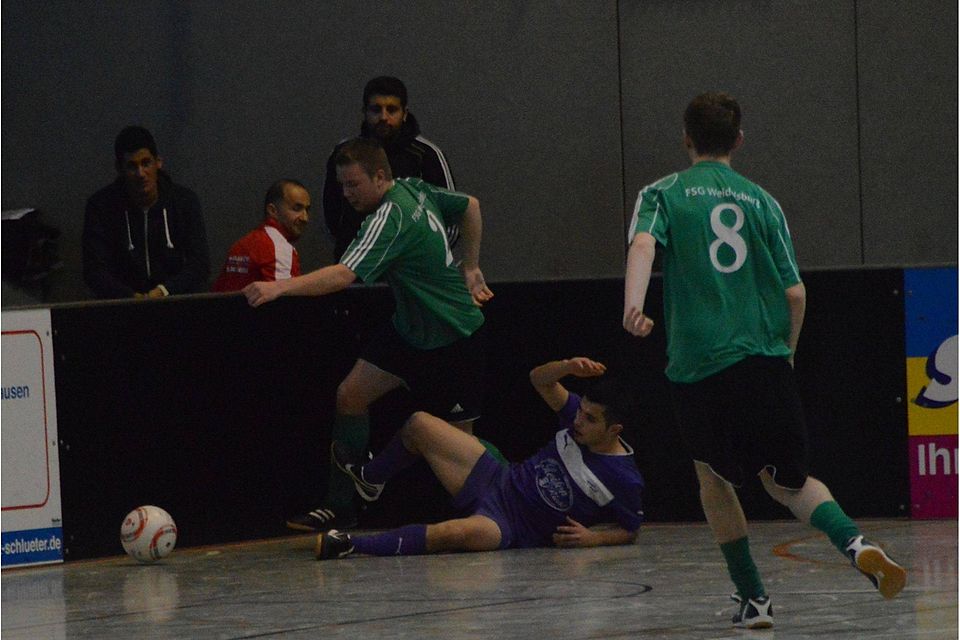 F: Markus Knauer Warten auf ihre Gegner: Die Spieler der FSG Weidelsburg und SG Schauenburg F: Markus Knauer Warten auf ihre Gegner: Die Spieler der FSG Weidelsburg und SG Schauenburg