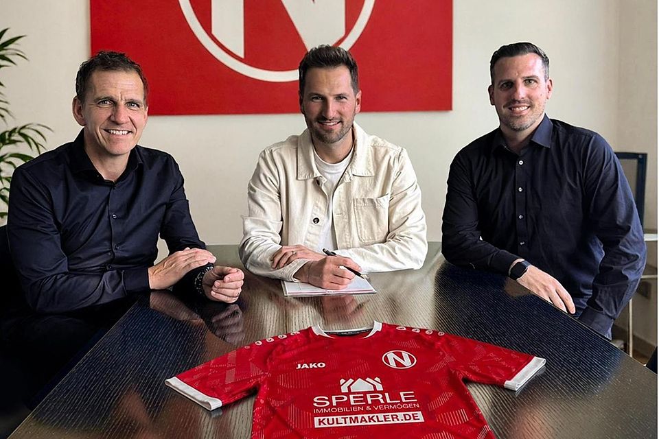 Von links: Vorstandsmitglied Marco Biegert, Patrick Faber sowie Sportdirektor Stephan Fichter. Foto: 1. FC Normannia Gmünd