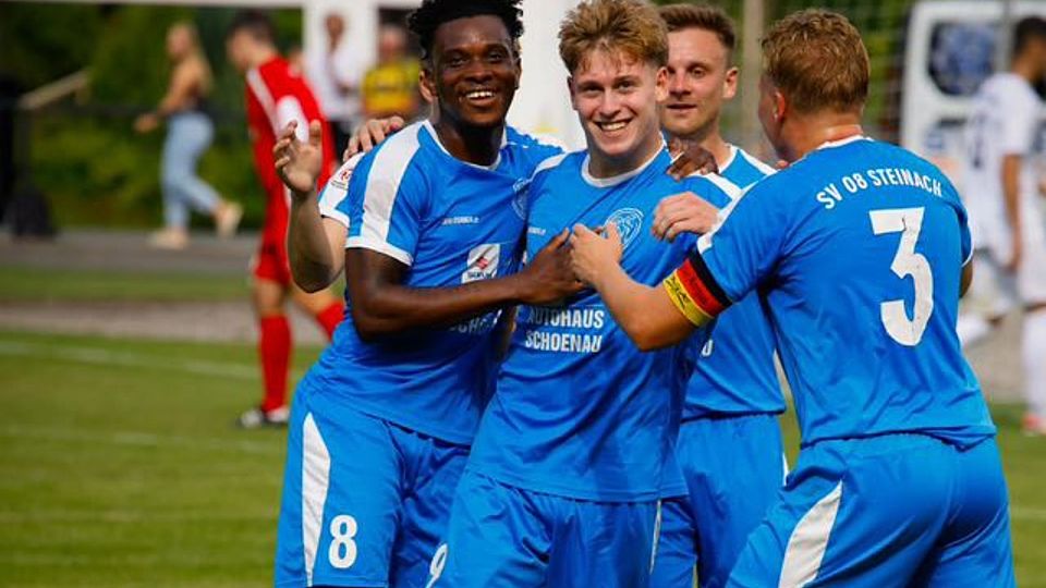 Die Nullachter um Yoro, P. Sell und Heublein (v.l.n.r.)wollen weiter jubeln.