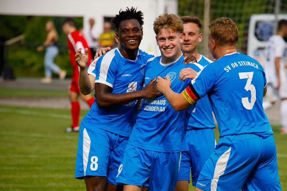 Die Nullachter um Yoro, P. Sell und Heublein (v.l.n.r.)wollen weiter jubeln.