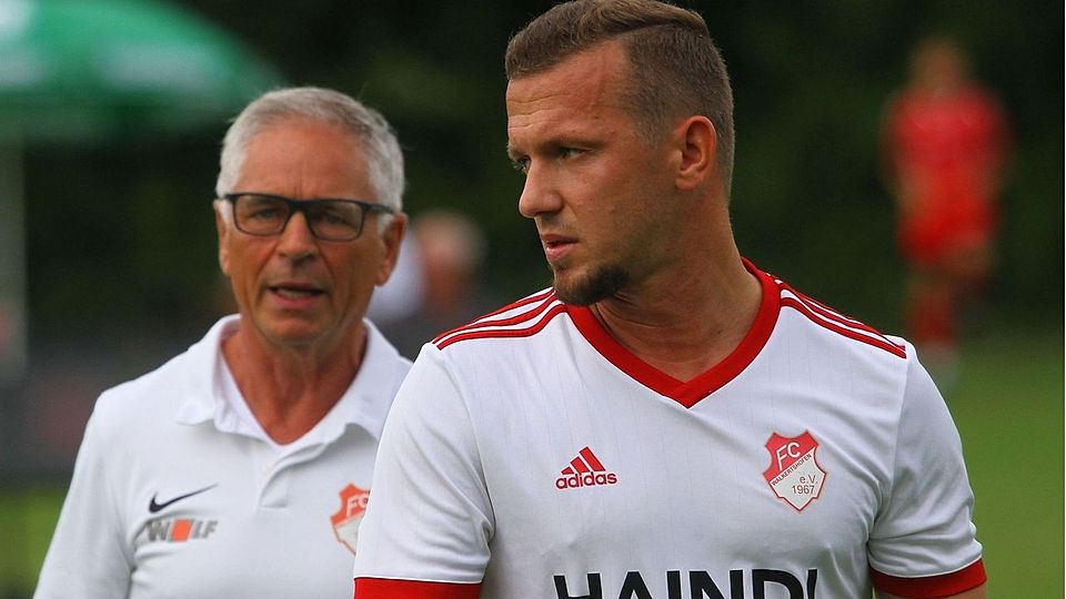 Christian Brandl (re.) bleibt dem FC Walkertshofen als Spielercoach erhalten -  der bisherige Co-Trainer Georg "Jess" Maier (re.) geht hingegen bald in den sportlichen Ruhestand