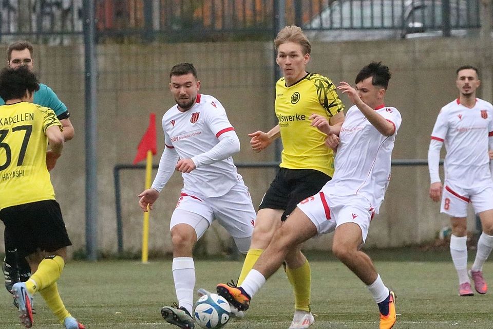 Der FC Kosova hat gegen den SC Kapellen 3:1 gewonnen.