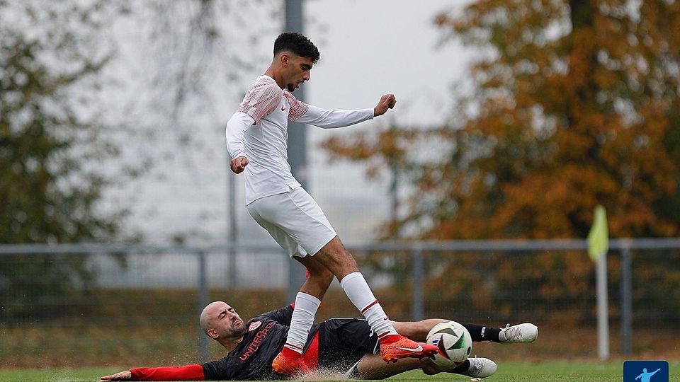 Raus aus dem Abstiegskampf: Nachdem C.R.E.U. Höchst in der Vorsaison noch in der Relegation stand, präsentiert sich das Team in der laufenden Spielzeit mit bereits vier Siegen deutlich verbessert. Gegen den derzeitigen Dritten, den 1. FC Viktoria Sindlingen, erreichte die Mannschaft nun ein 4:4-Remis