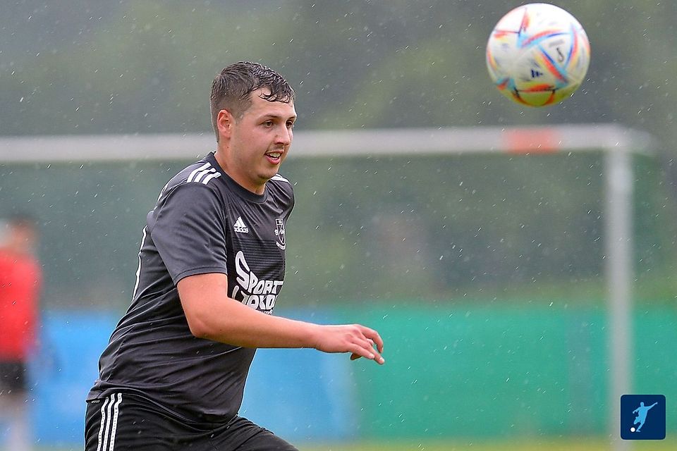 Korbinian Wilhelm vom SSV Hinterschmiding kämpft mit seiner Mannschaft um Platz zwei. Außerdem könnte sich der Angreifer zum Top-Torschützen der Liga krönen.