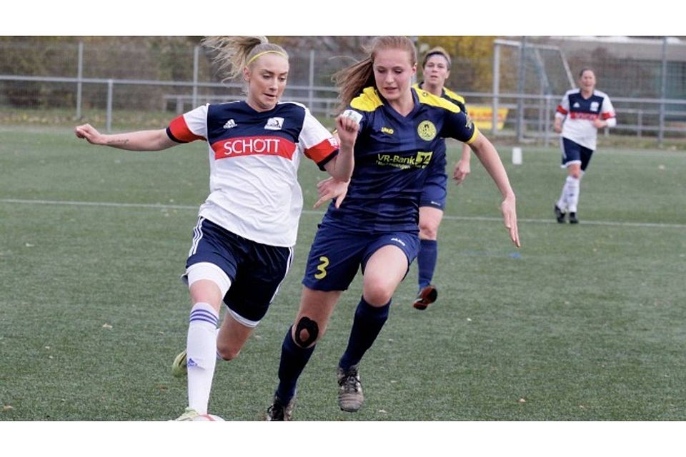 Bleibt der Zweiten Liga erhalten: Chiara Loos (links) spielt ab der neuen Saison für den 1. FC Saarbrücken. 	Archivfoto: hbz/Jörg Henkel