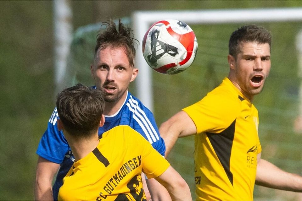 Wann werden sich der FC Gutmadingen und der FC Neustadt wieder einmal gegenüberstehen? Der FCG kämpft um den Aufstieg in die Landesliga, der FCN gegen den Abstieg aus dieser. Wann werden sich der FC Gutmadingen und der FC Neustadt wieder einmal gegenüberstehen? Der FCG kämpft um den Aufstieg in die Landesliga, der FCN gegen den Abstieg aus dieser.