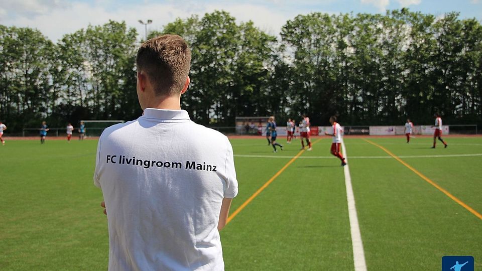 Der B-Klasse-Club FC livingroom Mainz muss während der Abstiegsrunde einen Wechsel auf der Cheftrainer-Position durchführen.