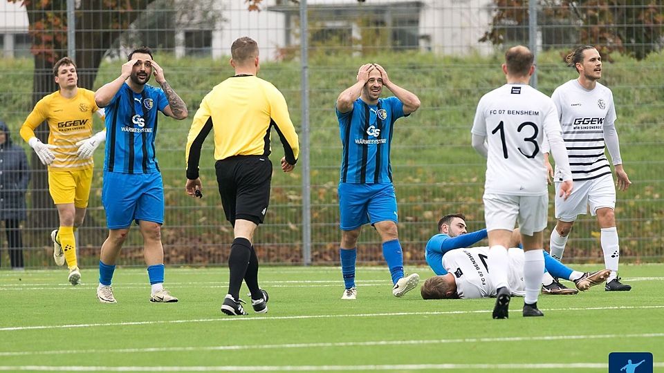 Der FC Bensheim (weiße) Trikots durfte gegen die FSG Riedrode am Wochenende einen 2:0-Erfolg in der Gruppenliga bejubeln.