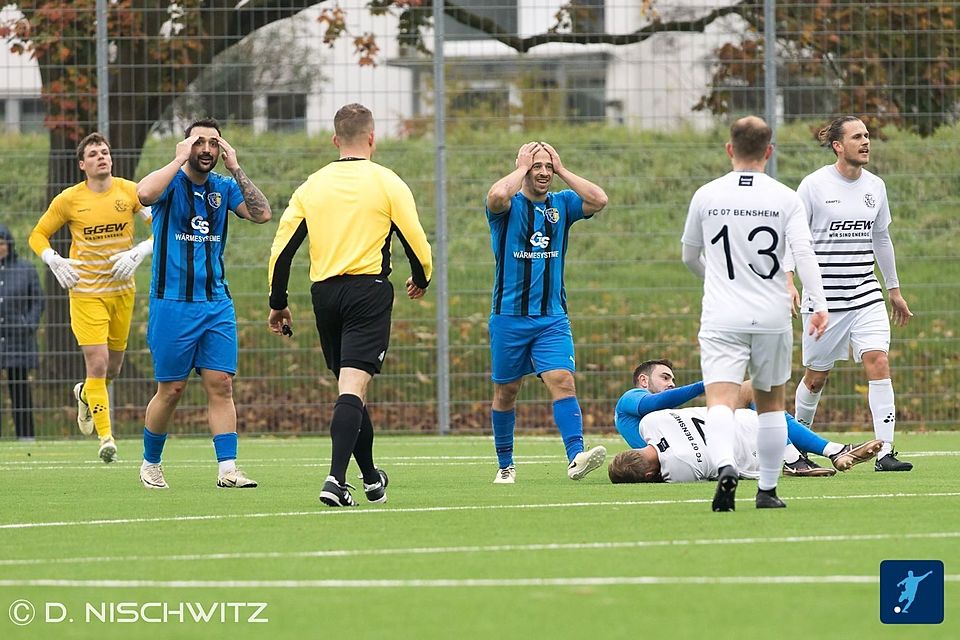 Der FC Bensheim (weiße) Trikots durfte gegen die FSG Riedrode am Wochenende einen 2:0-Erfolg in der Gruppenliga bejubeln.