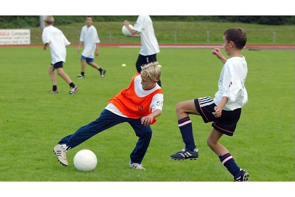 Ab Montag wieder zulässig: Fußballtraining für Kinder unter und einschließlich 14 Jahren. Foto: imago/Baumann