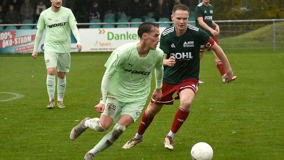 Können Jesper Tiedemann (li.) und der PSV hier gegen Tjark Sievers vom MTSV den Abwärtstrend endlich stoppen?