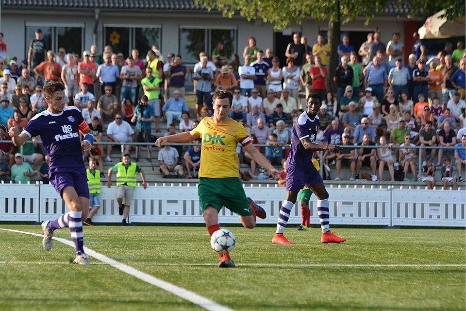 Ein Zuschauermagnet der bisherigen Spielzeit war das Bamberger Stadtderby zwischen der DJK Don Bosco und dem FC Eintracht. Am vergangenen Wochenende fanden die Wintertagungen der Bayernligen statt. F: Waltrapp Ein Zuschauermagnet der bisherigen Spielzeit war das Bamberger Stadtderby zwischen der DJK Don Bosco und dem FC Eintracht. Am vergangenen Wochenende fanden die Wintertagungen der Bayernligen statt. F: Waltrapp