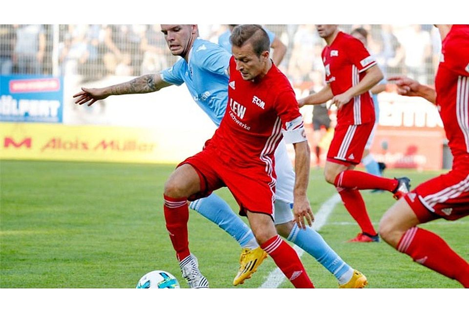 Zweimal traf Muriz Salemovic (am Ball) in dieser Saison schon auf die Löwen, beide Male gewannen die Münchner. Am 20. Februar gibt es in einem Vorbereitungsspiel das dritte Duell.    F.: Pressefoto Eibner