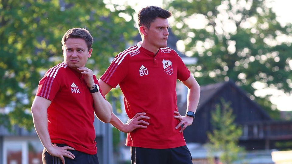 Basteln gemeinsam mit den Verantwortlichen am Kader für die neue Landesliga-Saison: Das Trainerduo Benjamin Urban (rechts) und Klaus Moucha.