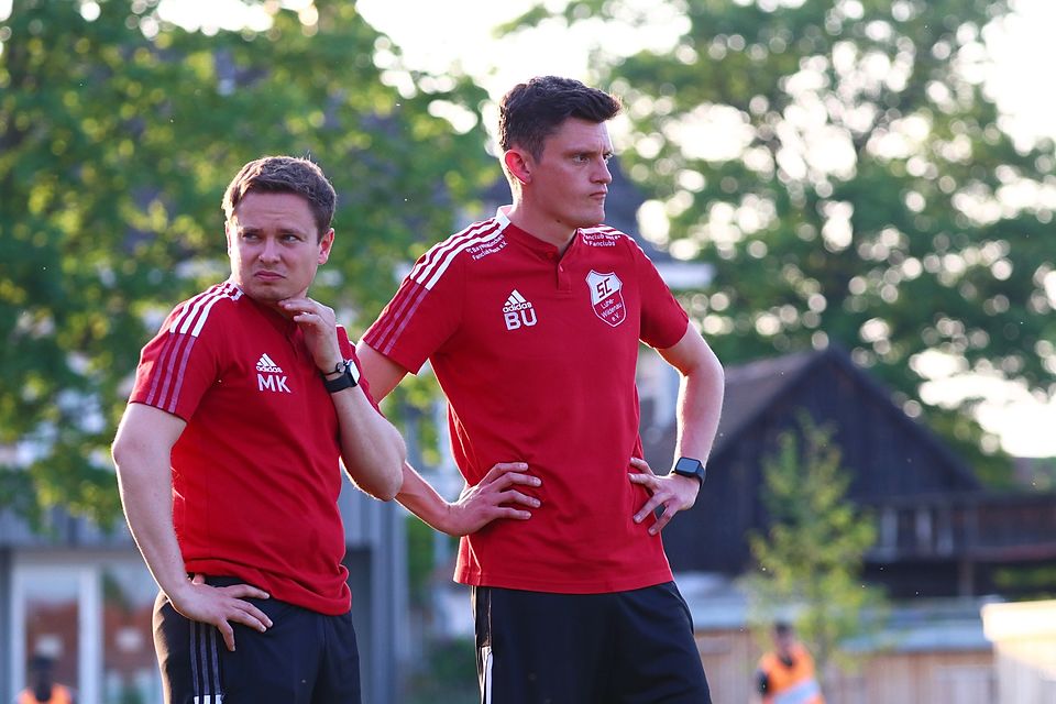 Basteln gemeinsam mit den Verantwortlichen am Kader für die neue Landesliga-Saison: Das Trainerduo Benjamin Urban (rechts) und Klaus Moucha.