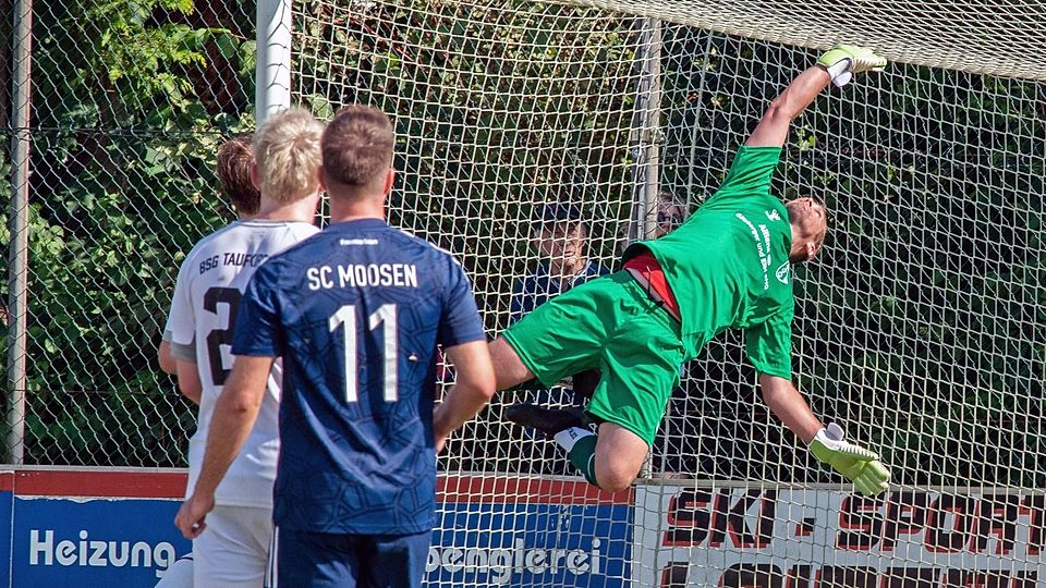 Ordentlich strecken muss sich heute Abend die BSG um Torwart und Spielertrainer Florian Leininger.