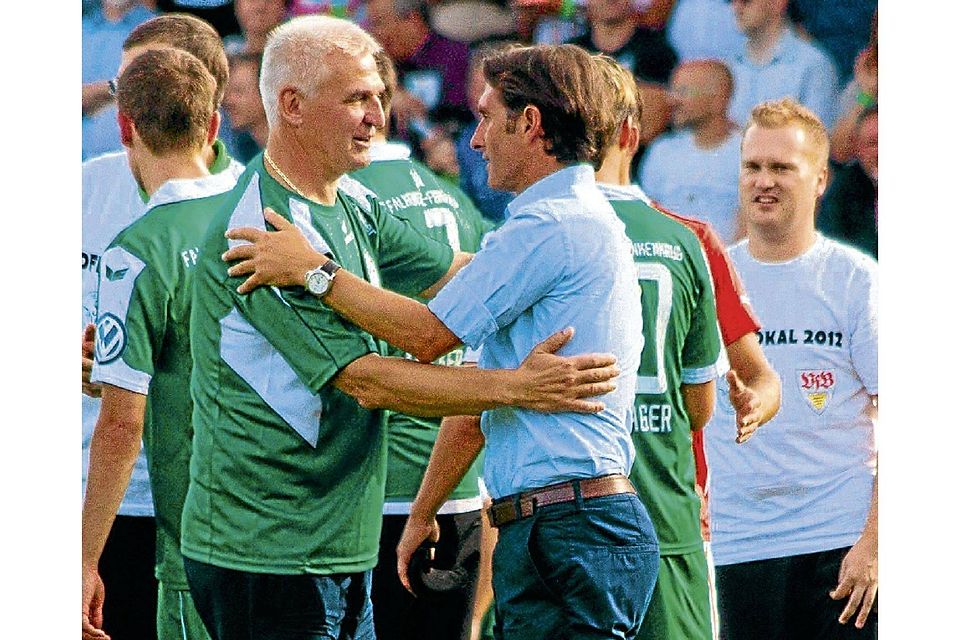 Frank Rohde, hier mit Bruno Labbadia, bleibt FF-Trainer.  ©MZV/Achilles