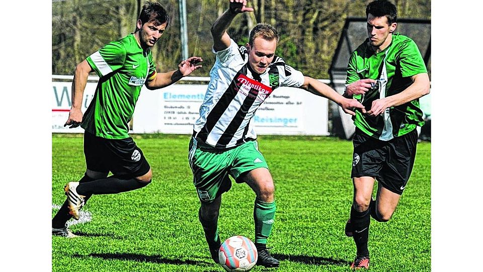 Welldorf-Güsten (in Grün) will den Anschluss an den Spitzenreiter nicht verlieren, Barmen gegen Ederen wichtige Punkte sammeln. Foto: Król