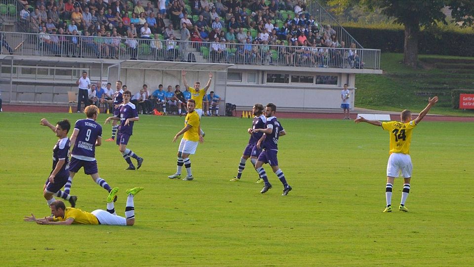 Schon das Hinspiel war heiß umkämpft, blieb jedoch torlos. F: Mühlsteff