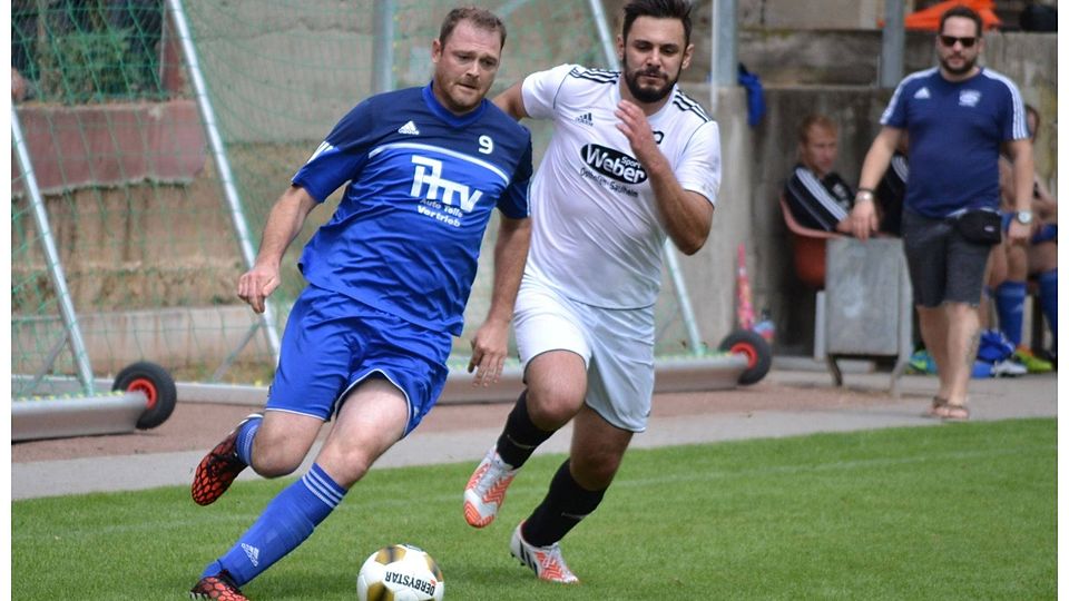 Frank Siedentopf (links) lebt seinen Spielern die Tugenden vor, die er teilweise bei ihnen vermisst.             F: Schlawin