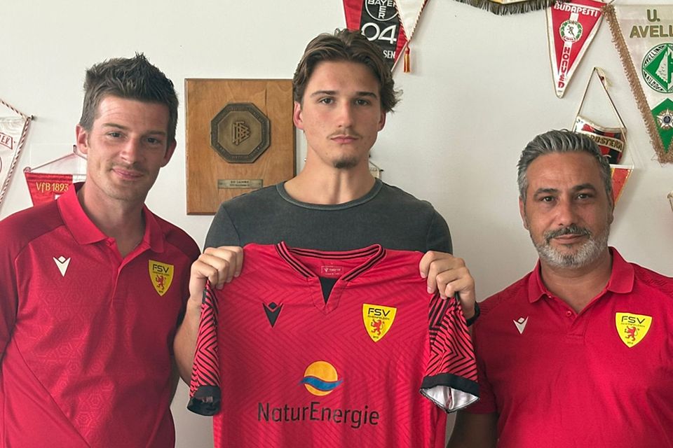 Von links: Sportchef Stephan Leipert, Neuzugang Neo Kammerer und Vorstand Sport Joachim Sperker | Foto: Verein Von links: Sportchef Stephan Leipert, Neuzugang Neo Kammerer und Vorstand Sport Joachim Sperker | Foto: Verein