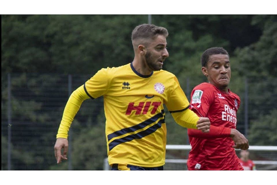 Angreifer Serhat Güler (li.) wechselt von der 2. Mannschaft der Kölner Fortuna ins Regionalliga-Team