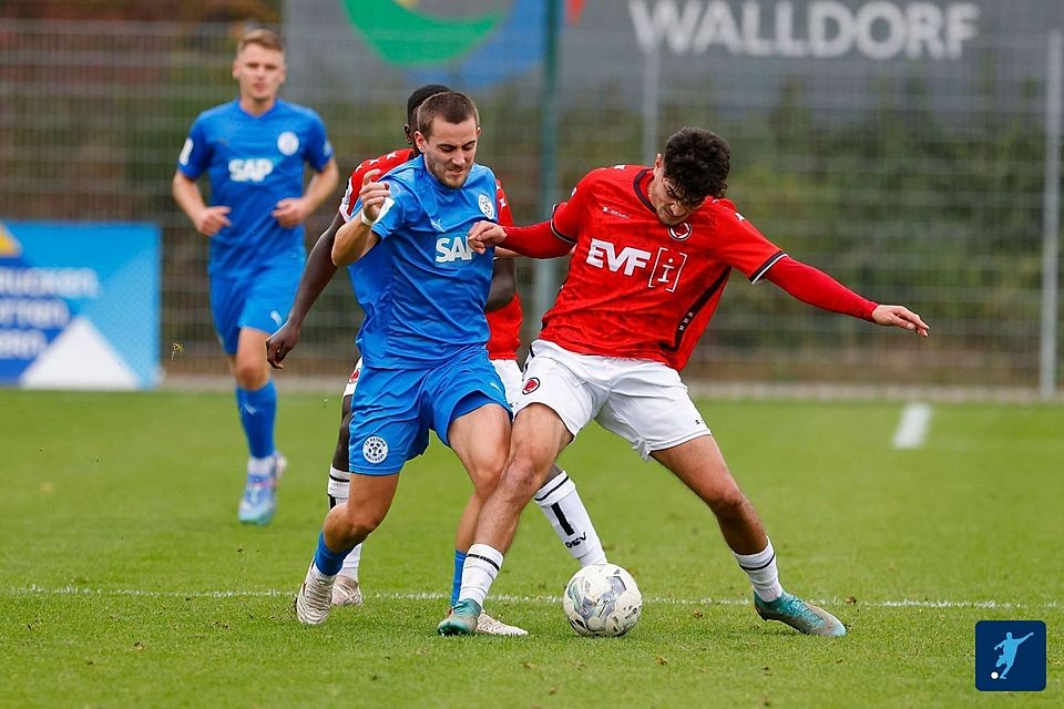 Die Walldorfer (blau) gastieren am Samstag in Göppingen (rot).