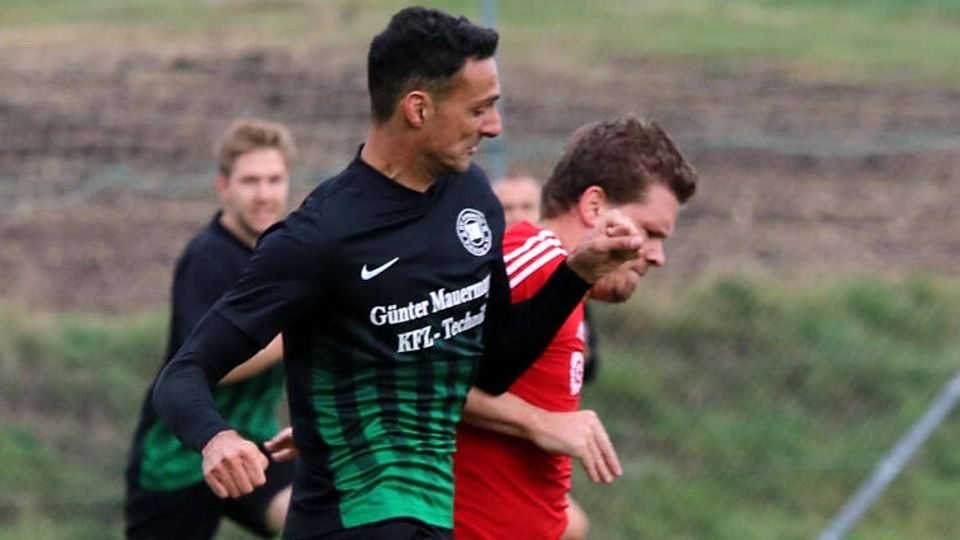Gianluca Dello Buono Palzings Coach hält seine A-Klassenmannschaft bei Laune.