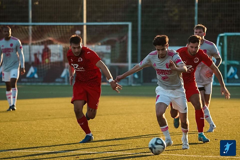 Für den 1. FC Niederkassel und Blau-Weiß Friesdorf könnten die Rechenspiele rund um den Bezirksliga-Aufstieg nochmal interessant werden.