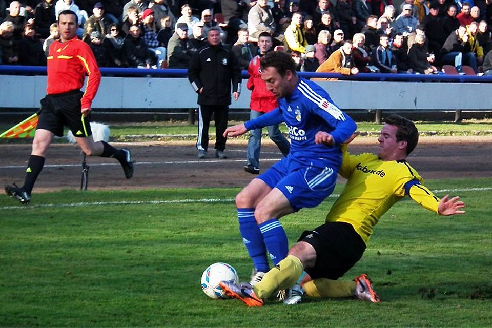 2011: Szene aus dem Pokalspiel gegen den FC Carl Zeiss Jena mit Motor-Mannschaftskapitän N. Böhme.