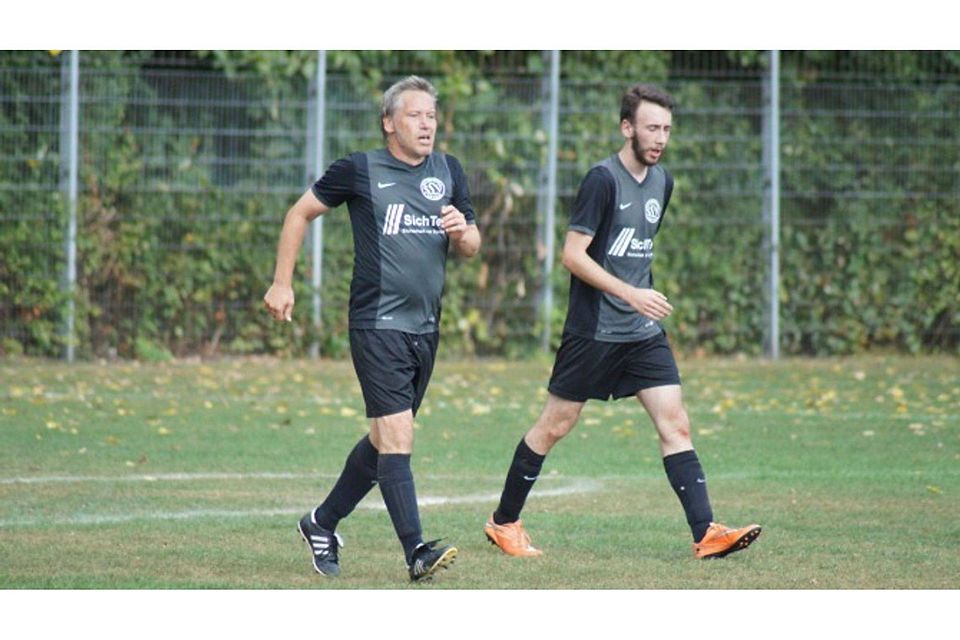 Hier noch selbst aktiv: Letelns neuer Trainer Rene Badde (links) möchte mit einem Sieg ein positives Debut als Trainer hinlegen. F: Bokun