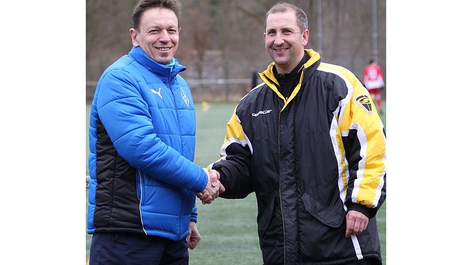 Nur für 90 Minuten Gegner: FSV-Trainer Axel Vonderschmitt (links) und SV-07-Coach Tim Schicker pflegen ein freundschaftliches Verhältnis.