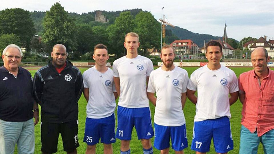 Von links nach rechts: Abteilungsleiter Klaus Moser, Co-Trainer Dinesh Günter, Kristian Disch, Athletik Trainer und Spieler Marcel Halfmann, Tobias Ganz, Trainer Beni Pfahler, Spielausschuss Harald Öschger. | Foto: Verein