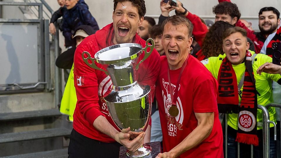 Erfolgreicher Abschied: In seinem letzten Spiel für Wehen-Wiesbaden gewann Emanuel Taffertshofer (re.) Ende Mai den Hessenpokal gegen Kassel. Im Elfmeterschießen erzielte Taffertshofer das entscheidende Tor.