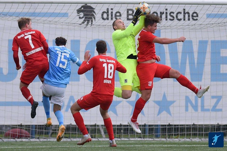 Die SpVgg Hankofen-Hailing (rot) erwartet wie bereits zu Gast beim TSV 1860 München II ein harter Fight um weitere drei Punkte im Abstiegskampf.