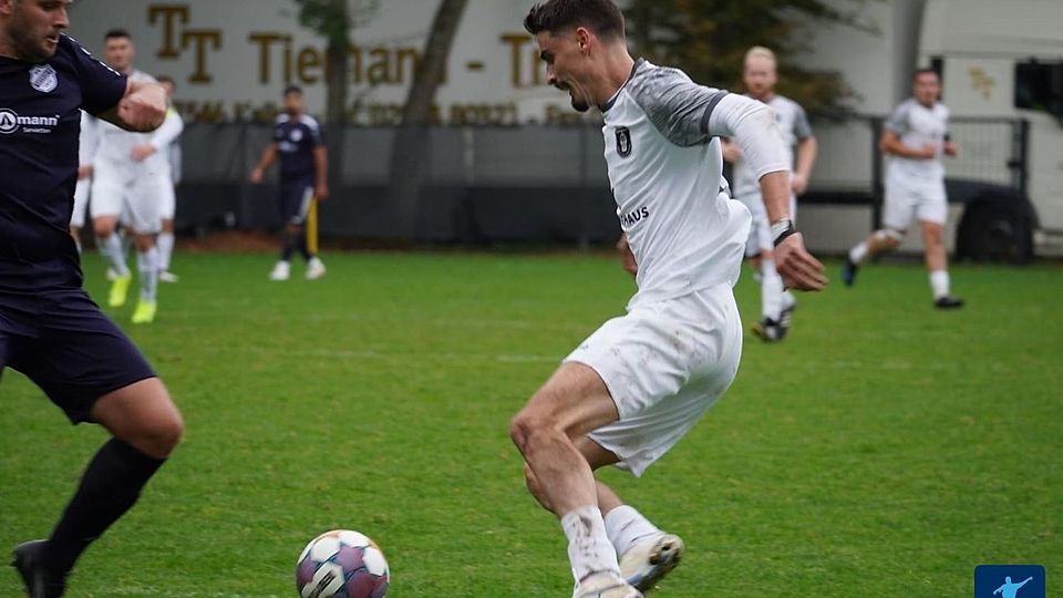 Spitzenspiel zwischen dem GSV Suderwick und dem VFB Rheingold an der holländischen Grenze am Samstagabnend unter Flutlicht.