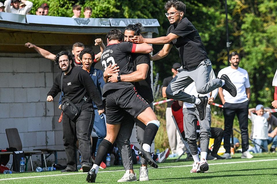 Da rasten alle aus: In der kommenden Saison spielt der TSV Düren eine Klasse höher. Da rasten alle aus: In der kommenden Saison spielt der TSV Düren eine Klasse höher.