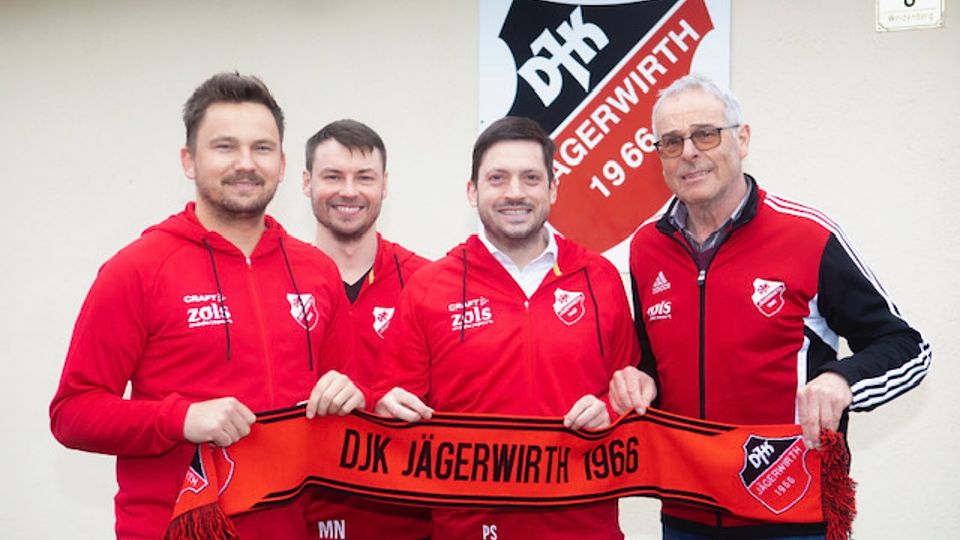 Die Jägerwirther Verantwortlichen mit dem künftigen Coach Philipp Sackmann (zweiter von rechts) 